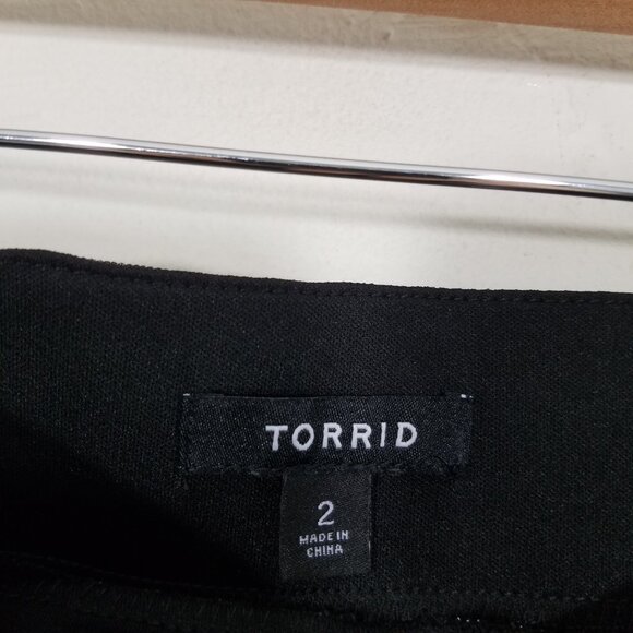 Torrid Pull-On Skirt Black/Silver Size 2 - Picture 3 of 5
